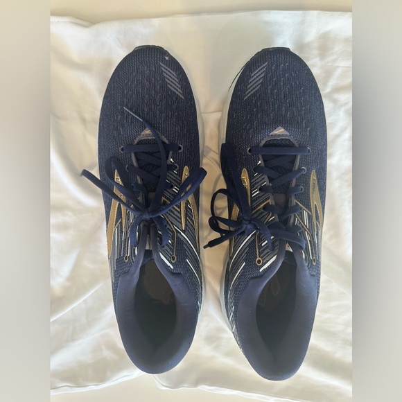 Brook’s running shoes - men’s - size 10 - like new, lightly used - Picture 2 of 9